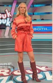 Check spelling or type a new query. H Zeta Makrypoylia Plhrwse 138 Eyrw Gia Na Bgei Sto Royk Zoyk Me Ayth Thn Mployza Deite Thn Celebrity Style Youweekly