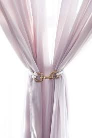 Concrètement, les embrasses de rideaux jouent le même rôle que votre élastique à cheveux. Embrasse Rideau 80 Modeles Originaux Pour Une Decoration De Charme Archzine Fr Embrasse Rideau Rideaux Faits Maison Attache Rideau