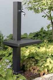Die Wasserzapfstelle Aus Gepulvertem Aluminium Bietet Eine Komfortable Wasserentnahmemoglichkeit Im Garten Die Wasserzapfsaule Wasserzapfstelle Garten Design