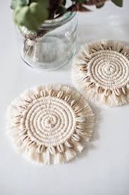 Most often than not, a diy macrame wall hanging is the perfect answer. Makramee Untersetzer Mit Muscheln 2er Set Boho Untersetzer Macrame Coaster Boho Hochzeit Tischdeko Macrame Coasters Macrame Coaster Macrame Coaster Tutorial