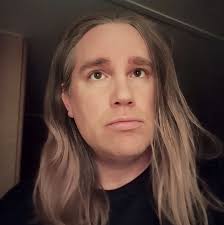 Dave Blunts announces that he plans to crowd surf during his upcoming tour.  😳