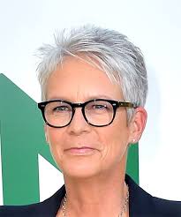 Jamie lee curtis dyed her hair red for the film.; Jamie Lee Curtis Light Grey Pixie Cut With Layered Bangs