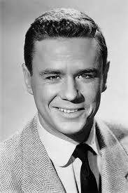 Lou Hunt : biographie, filmographie, photos & vidéos