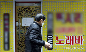 코미디언 김재욱은 승무원이던 박세미와 5년 열애 끝에 2013년 결혼식을 올렸습니다. ë‰´ì‹œìŠ¤