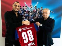 Jun 23, 2021 · quando o comentarista domênico gatto chamou os clubes do nordeste de lixo, arthur cabral não se calou.brasileiro com mais gols na última temporada do futebol europeu, o atacante de 23 anos, ídolo da torcida do ceará, usou as redes sociais para defender os clubes da região. Ex Ceara Arthur Cabral Brinca Com Cores De Novo Time Fiquei Meio Assim Jogada Diario Do Nordeste
