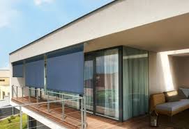 Terrasse Und Balkon Mit Rollos Fur Aussen Abschirmen Haus Fensterladen Markise Jalousien