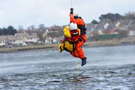 Trova gli orari di apertura e di chiusura dalla categoria capitaneria di porto a napoli ed altri dettagli come l'indirizzo, il numero di telefono, sito web. Come Entrare Nella Guardia Costiera E La Professione Del Guardacoste Wecanjob It