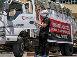 Sungguh, siapa sangka beliau yang asalnya berketurunan cina ini dijentik dengan hidayah allah swt ketika berusia 12 tahun. Ustaz Ebit Lew Kini Sampai Di Timur Tengah Lanjutkan Misi Kemanusiaan Hingga Ke Palestina Indozone Id