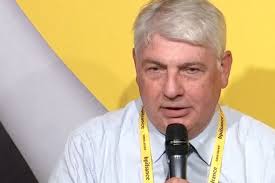 Sanofi : "il n'y a pas d'alternative à la plateforme de Palantir en Europe" 