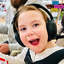 LEAHS STORA DAG GAV NY KRAFT 7-åriga Leah från Göteborg har varit  allvarligt sjuk sedan hon var 1 år gammal. Cancer och autoimmuna sjukdomar  har inneburit en vardag med mycket tid på