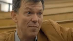 The British professor shows the difference between the flu and the  coronavirus