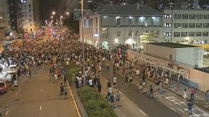 何文田 紅磡 佐敦 啟德 九龍灣 九龍城 九龍塘 觀塘北 荔枝角 藍田 旺角 牛池灣 牛頭角 太子 新蒲崗 深水埗 大角咀 土瓜灣 尖沙咀 青衣 慈雲山 西九龍 黃埔花園. é€¾ç™¾åå¸‚æ°'æ·±æ°´åŸ—è­¦ç½²å¤–èšé›†é˜²æš´è­¦å¯Ÿæˆ'å‚™ Now æ–°èž