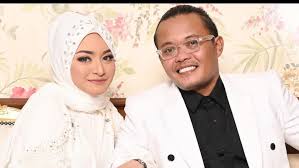 Check spelling or type a new query. Nathalie Holscher Berbadan Dua Prahara Perkawinan Entah Palsu Atau Nyata