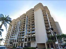 La police de miami beach a indiqué que ses agents étaient venus en aide à la ville de surfside après l'effondrement partiel d'un immeuble, ajoutant que plusieurs services de police et de pompiers. 5wurkg7cp5okhm