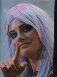 Oglądaj film "June i John" online