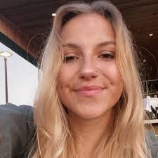 Sarah Holst's Instagram, Twitter & Facebook