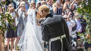 Herzogin meghan nach gedenkfeier mit heftigen vorwürfen konfrontiert. Blaues Detail Das Wusste Niemand Uber Meghans Schleier Promiflash De