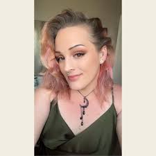 A massive thank you for taking #TooSweet to number one in the UK, it's such  a sweet surprise. I'm in Nashville rehearsing for the upcoming tour and I  can't wait to see