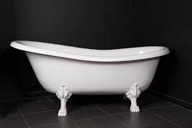 Up cycled vintage singer sewing machine base made into rustic bathroom vanity. Badezimmer Im Retro Stil Meinstil Magazinmeinstil Magazin