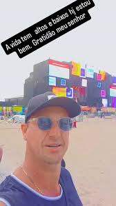 Una vibra que entra lento… y se queda dentro Ya disponible en todas las  plataformas de streaming Mark Vela