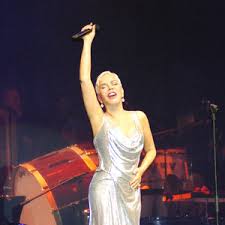 Sezen aksu (born as fatma sezen yıldırım) is a turkish pop music singer, songwriter and producer who has sold over 40 million albums worldwide. Sezen Aksu Tour Announcements 2021 2022 Notifications Dates Concerts Tickets Songkick