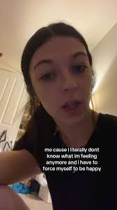 Chloe Grimm's Instagram, Twitter & Facebook