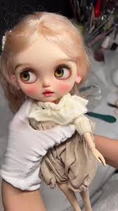 Muñeca Barata Solo Tiene Ojos Bonitos