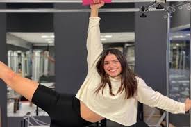 Survivor ayşe yüksel 23 mayıs 2000 tarihinde dünyaya geldi. Fn8kz7zqme27m