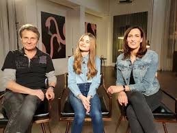 De actrice combineert een kanten blouse het liefst met casual spijkershorts en een zomerse kimono. Gzsz Rtl Sender Zeigt Xxl Special Und Jo Gerner Doku Am 30 April Express De