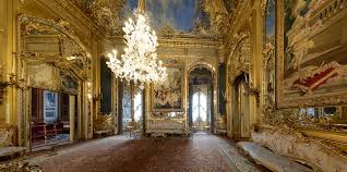 Il salone delle feste del palazzo del quirinale in occasione del pranzo di stato offerto dal presidente della repubblica giorgio napolitano ai capi delegazioni ufficiali convenuti a roma per le celebrazioni del. Il Complesso Del Quirinale La Tua Italia