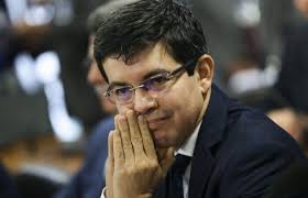 Randolfe rodrigues defendeu a adoção do financiamento público de campanhas e denunciou a lamentável podridão do modelo privado. Randolfe Rodrigues Revela Que Governo Brasileiro Ignorou Mais De 50 E Mails Da Pfizer Politica Diario De Pernambuco