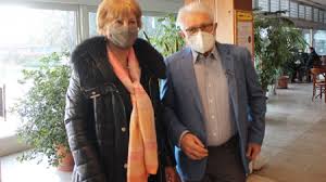 A ripost megtudta, miért francia béla nélkül karikó katalin egyik kommentjéből ugyanis kiderül, ahogy ő maga is kivárta a sorát a védőoltásnál, a férje, francia béla sem élvez protekciót. Szegedi Tudomanyegyetem A No Aki Megmentheti A Vilagot A Francia Bfmtv Filmet Keszitett Kariko Katalinrol