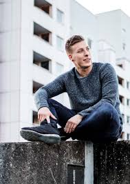 Felix lobrecht philosophiert über schlechte enten, future friday teenies und darüber, wie es aussieht, wenn man bei alten leuten einbricht. Ada Dorian Fruhjahr Felix Lobrecht Programm Vorschau Pdf Free Download