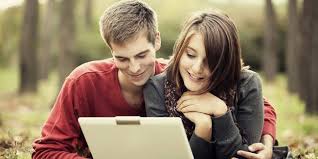 Pujian tulus seperti ini akan membuat perempuan merasa sangat berarti dan dicintai oleh pasangannya. Cara Sederhana Ini Dijamin Bisa Meluluhkan Hati Wanita Tanpa Perlu Kata Kata Gombal Setuju Ladies Tampil Cantik