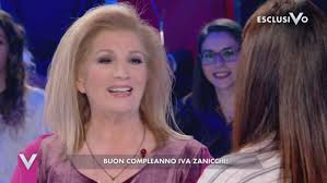 La conduttrice ha mostrato, nel corso della chiacchierata, una copertina di tv. Tanti Auguri Iva Zanicchi Verissimo Video Mediaset Play