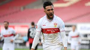 El delantero argentino nicolás gonzález renovó hoy su contrato con el stuttgart alemán hasta junio de 2024. Vom Buhmann Zum Gefeierten Helden Der Grosse Aufstieg Des Nico Gonzalez