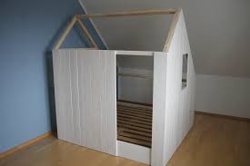 Betten selber bauen die besten ideen und tipps. Diy Ein Selbstgebautes Spielhaus Fur Das Kinderzimmer Lavendelblog
