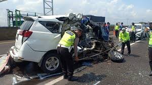 Ini untuk membuka lapangan kerja. Kecelakaan Di Tol Kayuagung Palembang Betung Innova Putih Hantam Truk Hingga Tewaskan 3 Orang Di Palembang