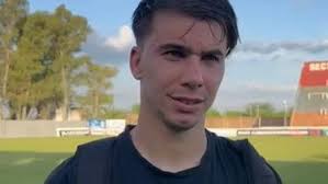 Champagnat pegó dos veces y sigue arriba