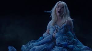 El emperador chino emite un decreto que exige que cada hogar debe reclutar a un varón para luchar con el ejército imperial en la guerra contra los hunos. Mulan On Disney Plus 2020 Release Date Price Cast Plot Soundtrack And Other Things To Know Abc7 Los Angeles