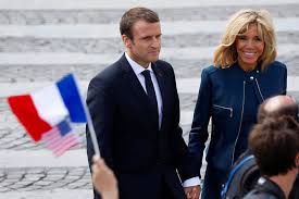 92% polyester, 8% elasthanmarkenlogo auf dem linken beinelastischer bundmit innenslipkontrastfarbene einsätzeatmungsaktive mesheinsätzeangenehmer. Frankreich Petition Gegen Steuerzahler Budget Fur Brigitte Macron