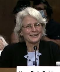 Beth Robin's Instagram, Twitter & Facebook