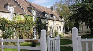 Lors de chaque retraite spirituelle au foyer de charité de baye, il vous est possible de rencontrer un membre de la communauté (pour prier ensemble, pour confier un problème. Trouver Un Lieu