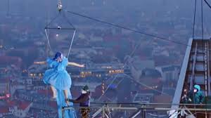 Germany's next topmodel (often abbreviated as gntm) is a german reality television series, based on a concept that was introduced by tyra banks with america's next top model. Gntm 2021 Prosieben Fans Sind Stinksauer Heidi Klums Hohen Shooting Sorgt Fur Reichlich Hame Tv