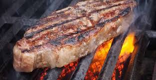 Medium rare warm red center; 5 Tingkat Kematangan Steak Paling Enak