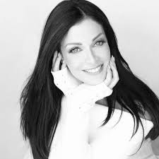 Gracias @milliepr @joyce_giraud @olgatanonofficial @giselleblondet por tan  hermoso mensaje y por pensar en mi... aquí mis nominadas: @victorialamala  @karlamonroig @jinny_torres @angeliqueburbu @denisequinones9  @lauraposadalifecoach @aguedalopez21 ...