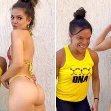 Mel Maia posa para mostrar corpo após treino com personal