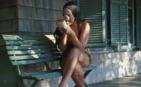 Based on the life stories of the eccentric aunt and first cousin of jackie onassis raised as park avenue débutantes but who withdrew from new york society, taking shelter at their long island summer home, grey gardens.. Grey Gardens And The Tragedy Of Short Term Beauty The Dissolve
