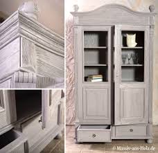 Rustikale Vitrine In Dunkelgrau Geburstet Www Massiv Aus Holz De Furniture Mobel Onlineshopping Vitrine Vitrin Landhaus Mobel Holzvitrinen Eiche Mobel