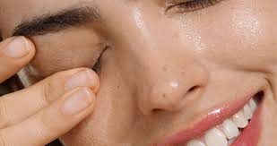 Le visage, c'est le miroir de l'âme. Comment Bien Nettoyer Son Visage Avant D Aller Se Coucher Identite